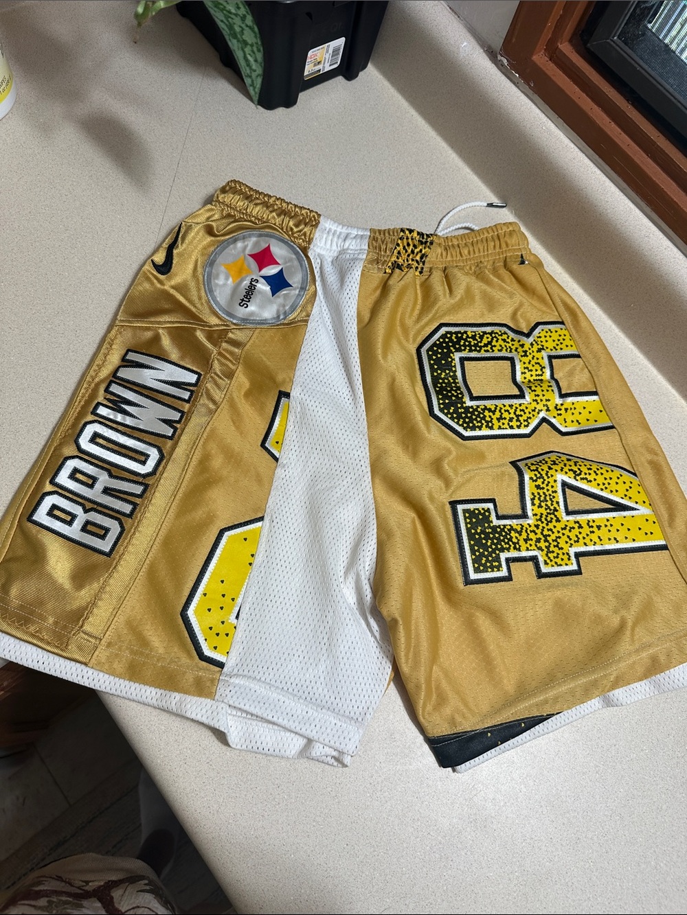 Pittsburgh Steelers Gold #84 Athletic Men’s Shorts - Picture 5 of 6
